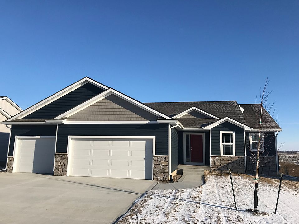 1st image of 642 NW Autumn Crest Dr