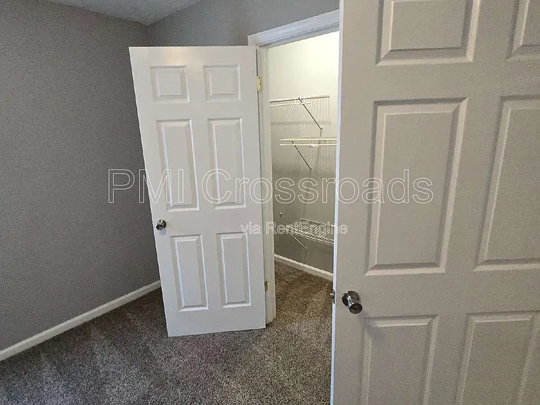 153 S Cypress Ave — Photo 48