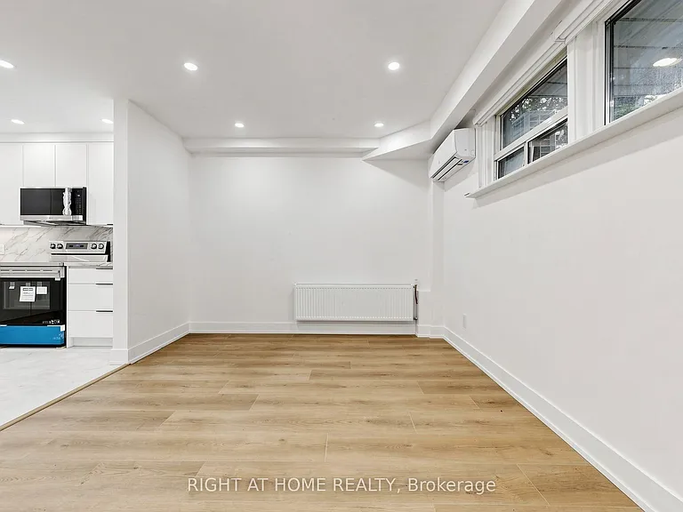 427 Lawrence Ave W #1 — Photo 6