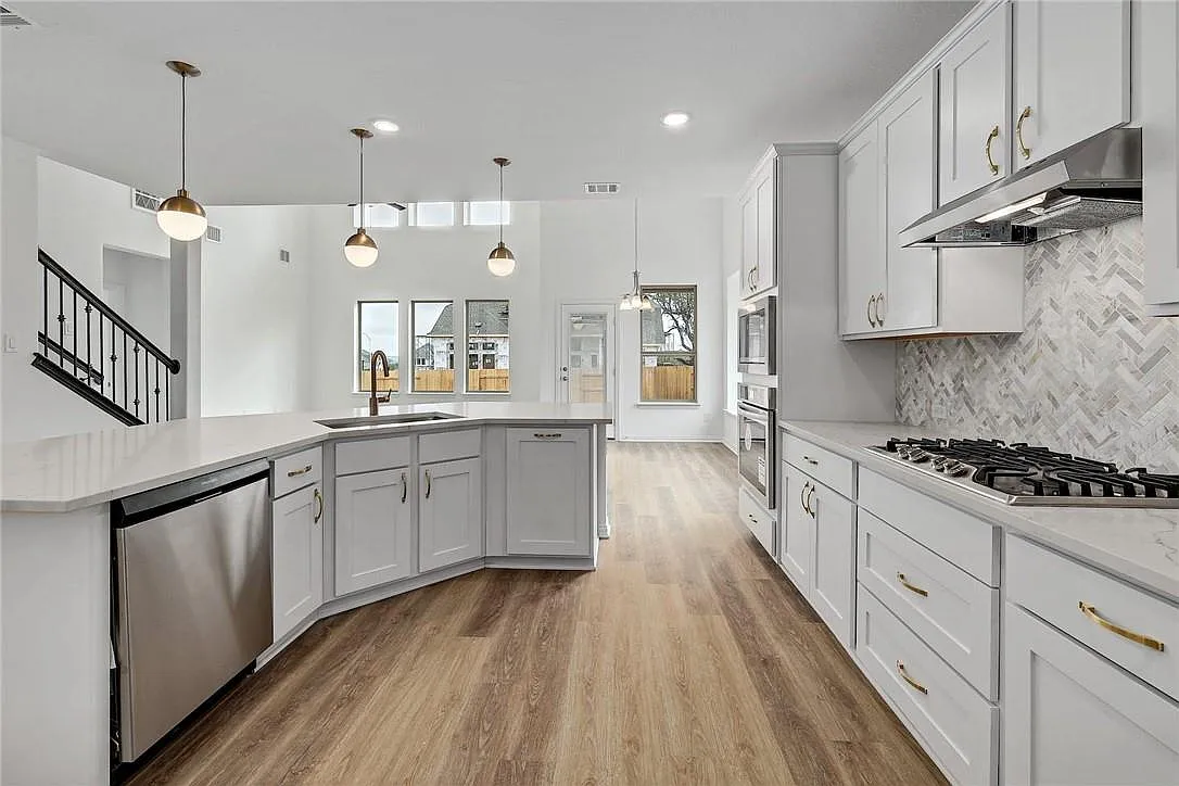 4 bed, 3.0 bath, 2946 sqft, $2,895 — Photo 1