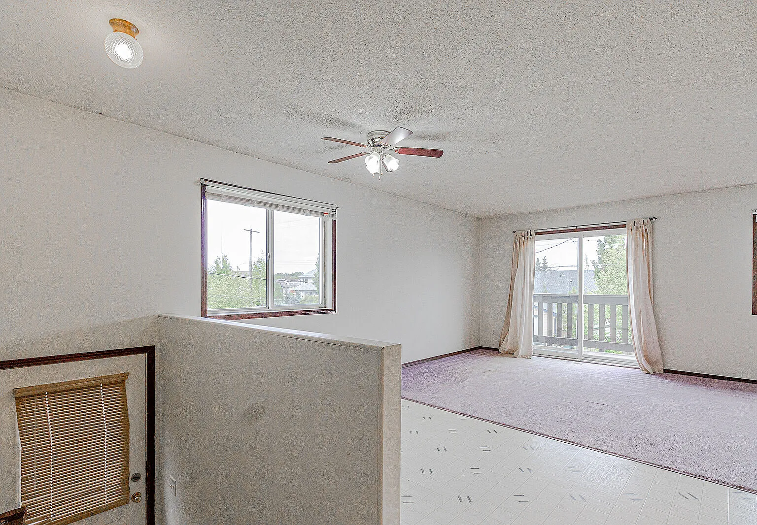 Strathmore 3 Bed/1 Bath Upper 4-Plex W/ Laundry — Photo 3