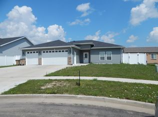 34 Mulberry Loop NE, Minot, ND 58703
