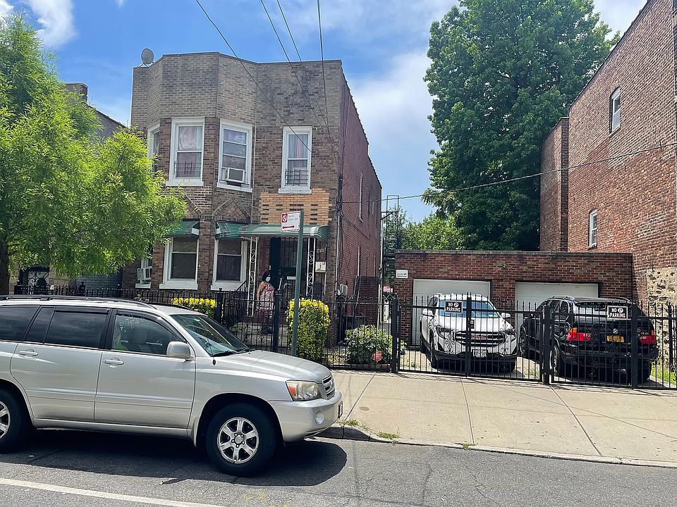 1st image of 918 E 216th St