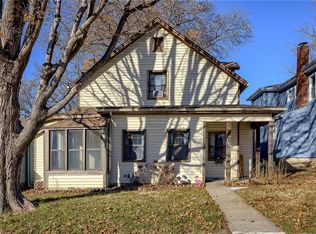 706 Chestnut St, Leavenworth, KS 66048