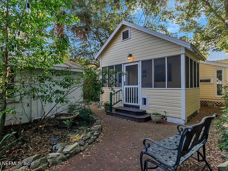 68 Saragossa St — Photo 25