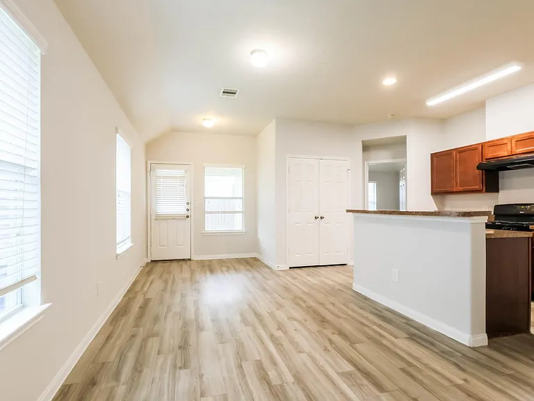 21718 Martin Grove Ct — Photo 4
