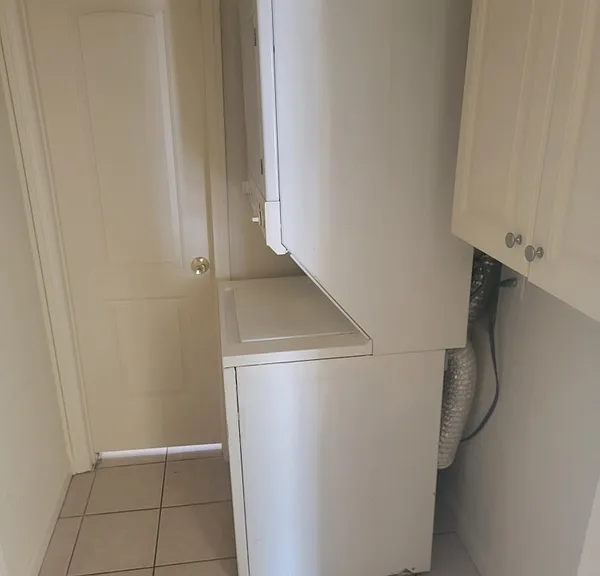 1593 Riverside Dr — Photo 5