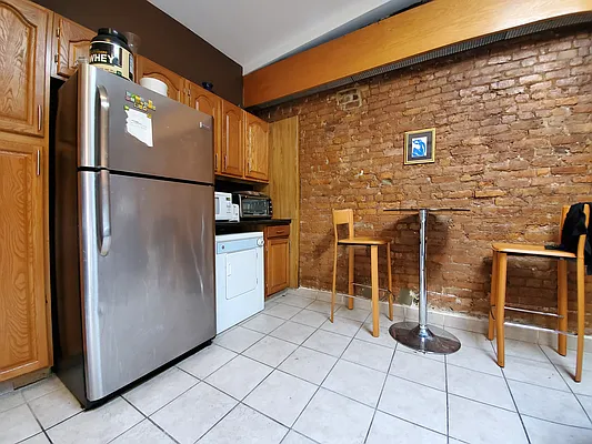 Rented by Julien Aractingi, LREB | media 20