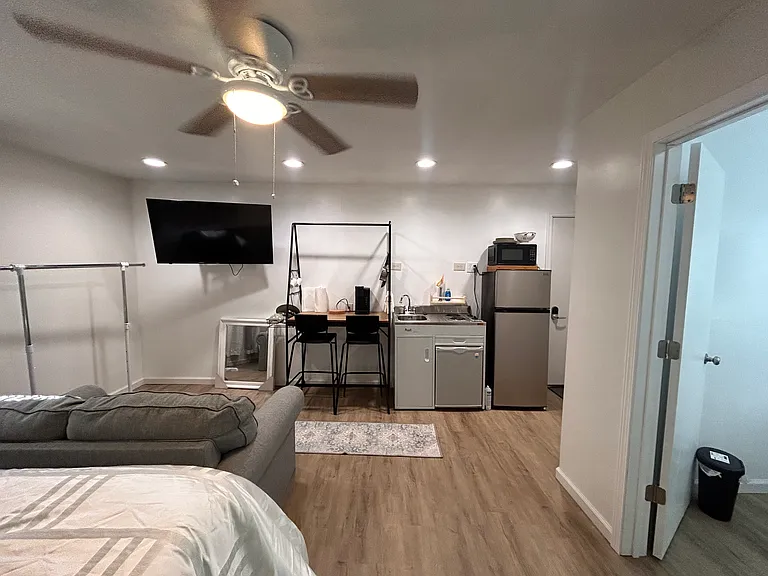 105 Margaret Dr #1A — Photo 3