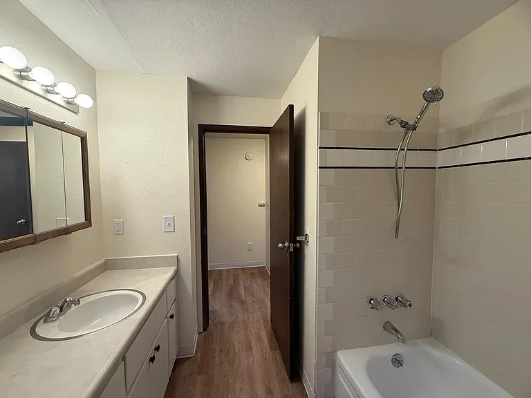 3021 S Orchard St W — Photo 13