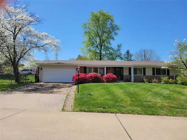 12708 Markaire Dr, Saint Louis, MO 63146