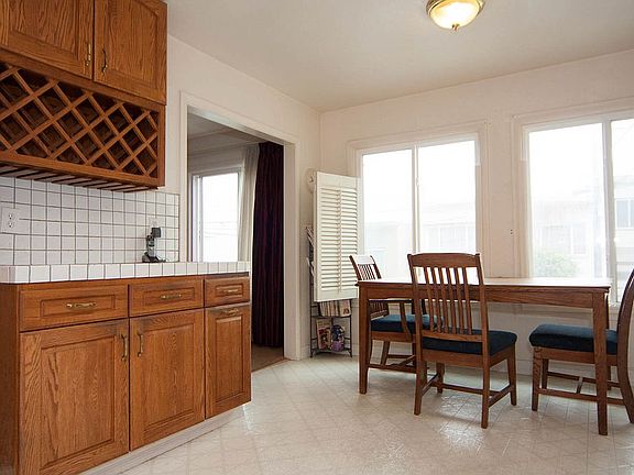 3rd image of 119 Bridgeview Dr