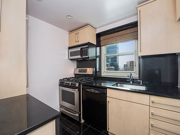 4th image of 159 W 53rd St APT 28B