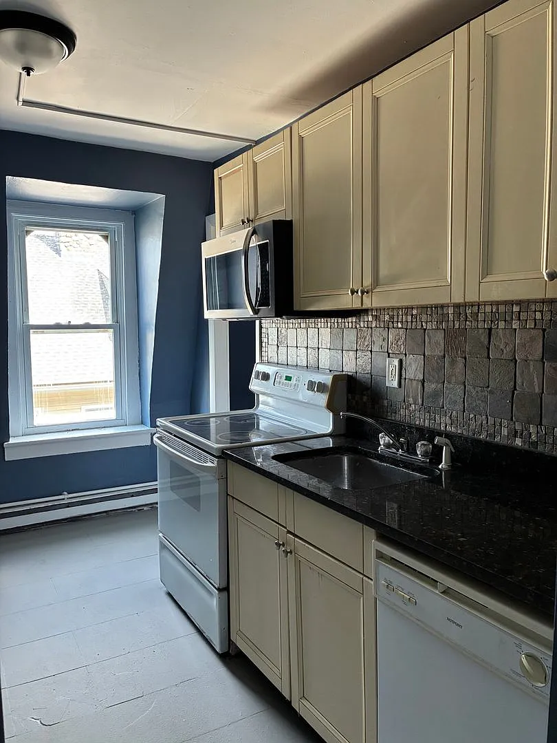 17 Pearl St — Photo 2