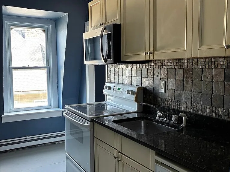 17 Pearl St #1-3 — Photo 2