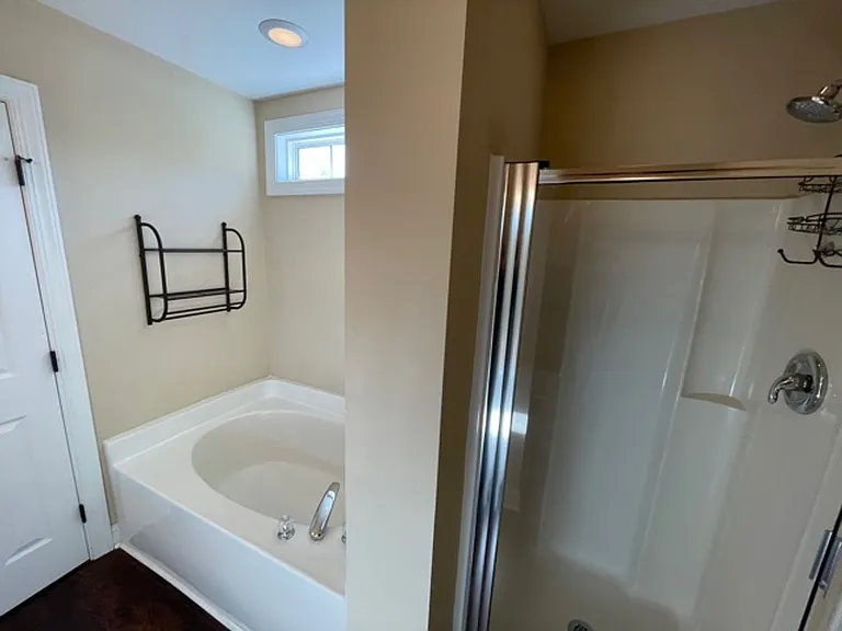 433 Holly Thorn Trce — Photo 31
