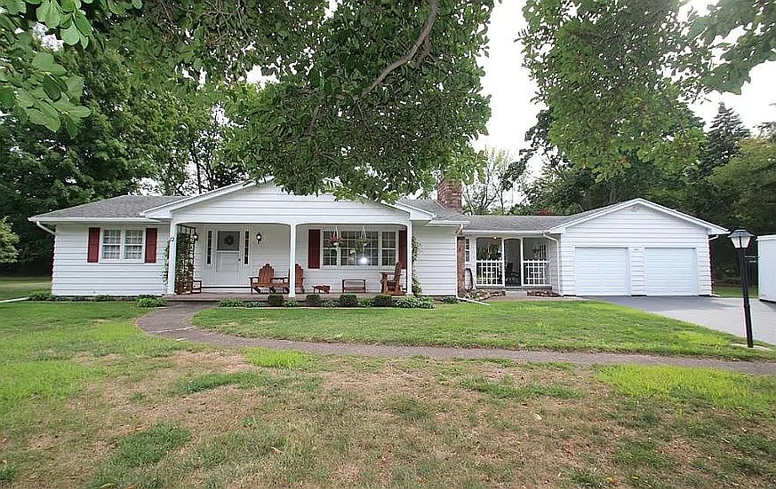 1st image of 12 Lynnwood Dr