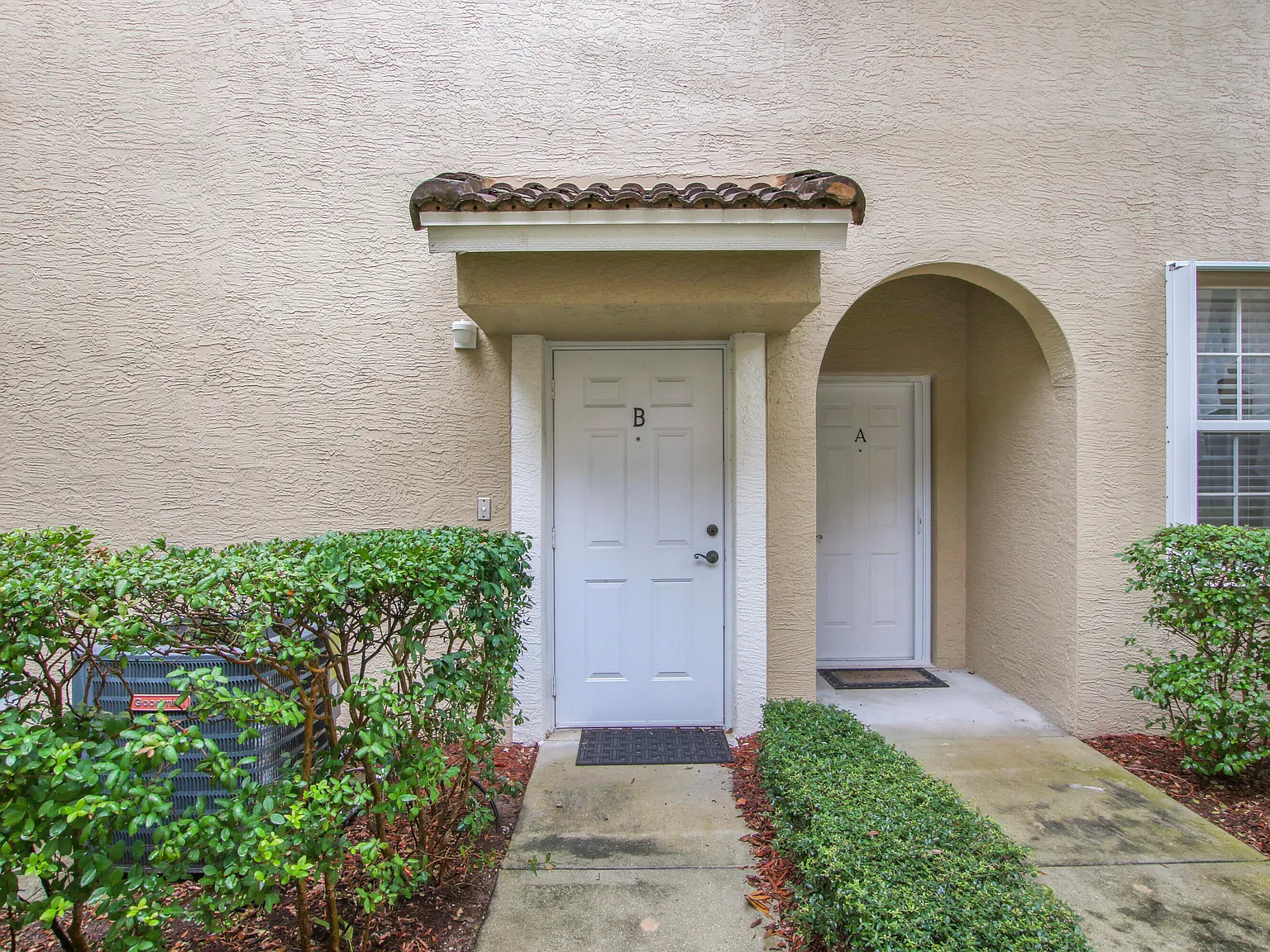 3 bed, 2.0 bath, 1356 sqft, $4,200 — Photo 4