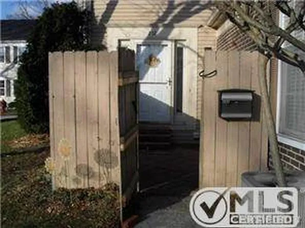 252 1st St #1, Rochester, MI 48307