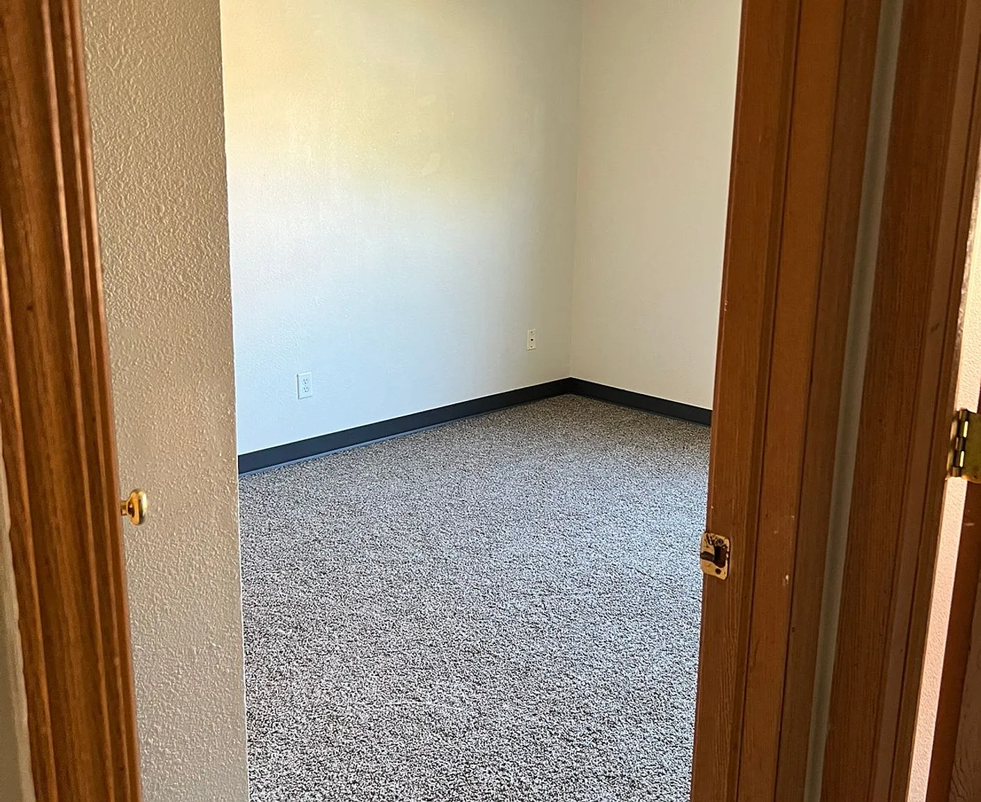3 Bd Townhome — Photo 4