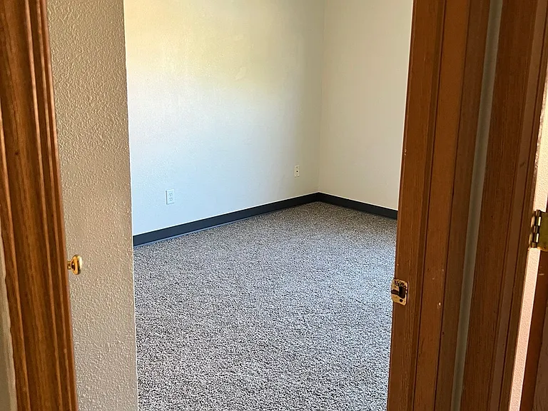 3 Bd Townhome — Photo 4
