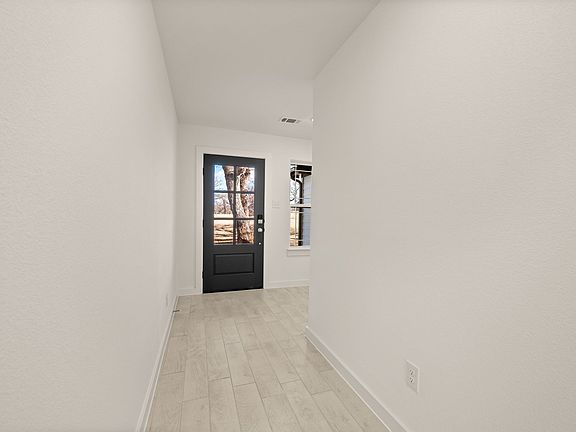 4th image of 217 Shady Oaks Dr