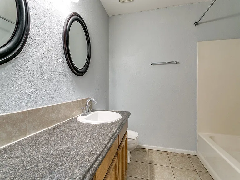 980 Meadow Cir S — Photo 8