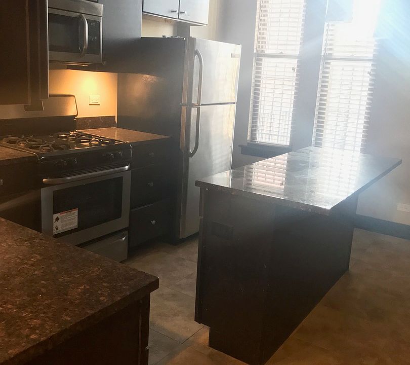 2nd image of 1428 N Western Ave #2