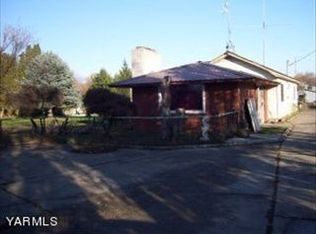 141 Gordon Ln, Wapato, WA 98951