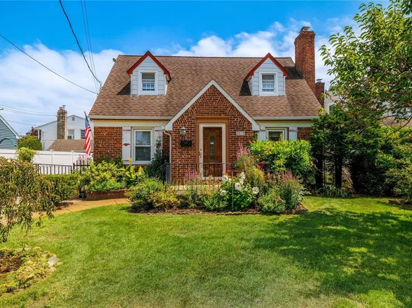 2515 Oceanside Road, Oceanside, NY 11572