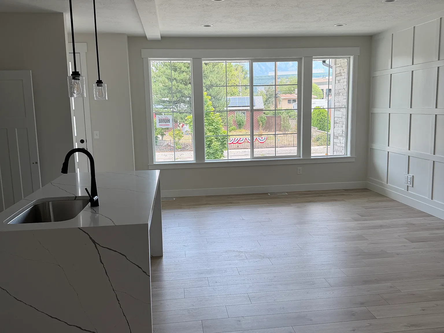 3 bed, 3.5 bath, 2200 sqft, $2,850 — Photo 4