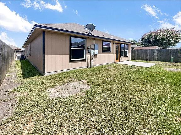 4th image of 3206 Shallow Creek Dr