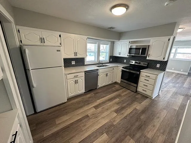 1018 N Denmark Ave — Photo 10