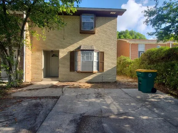 135 Valencia Dr, Fort Walton Beach, FL 32547