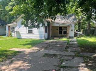 312 W 4th St, Stuttgart, AR 72160