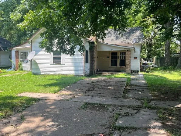 312 W 4th St, Stuttgart, AR 72160