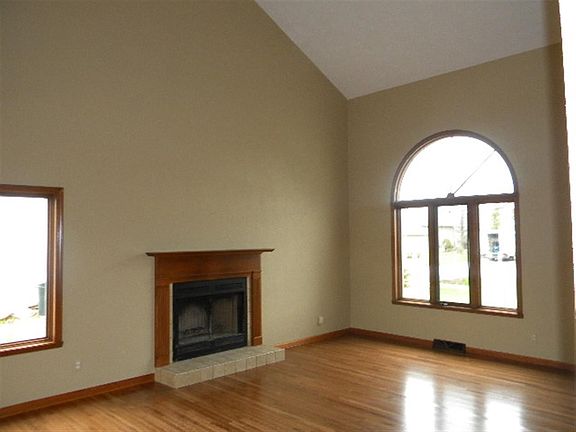 5th image of 111 Thistlewood Dr