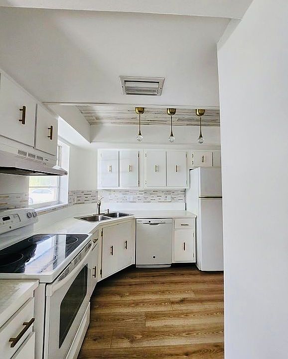 Renovated Kitchen & Fixtures