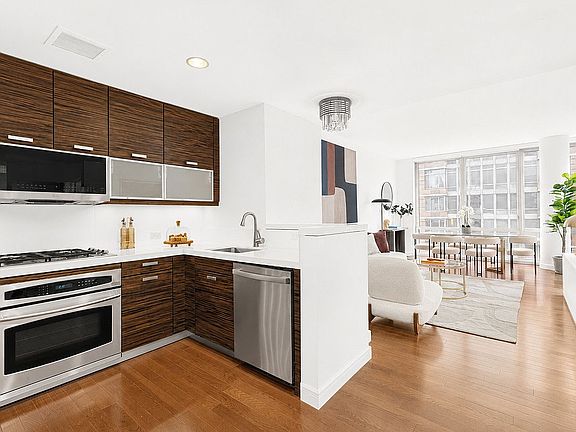 5th image of 225 E 34th St APT 14H