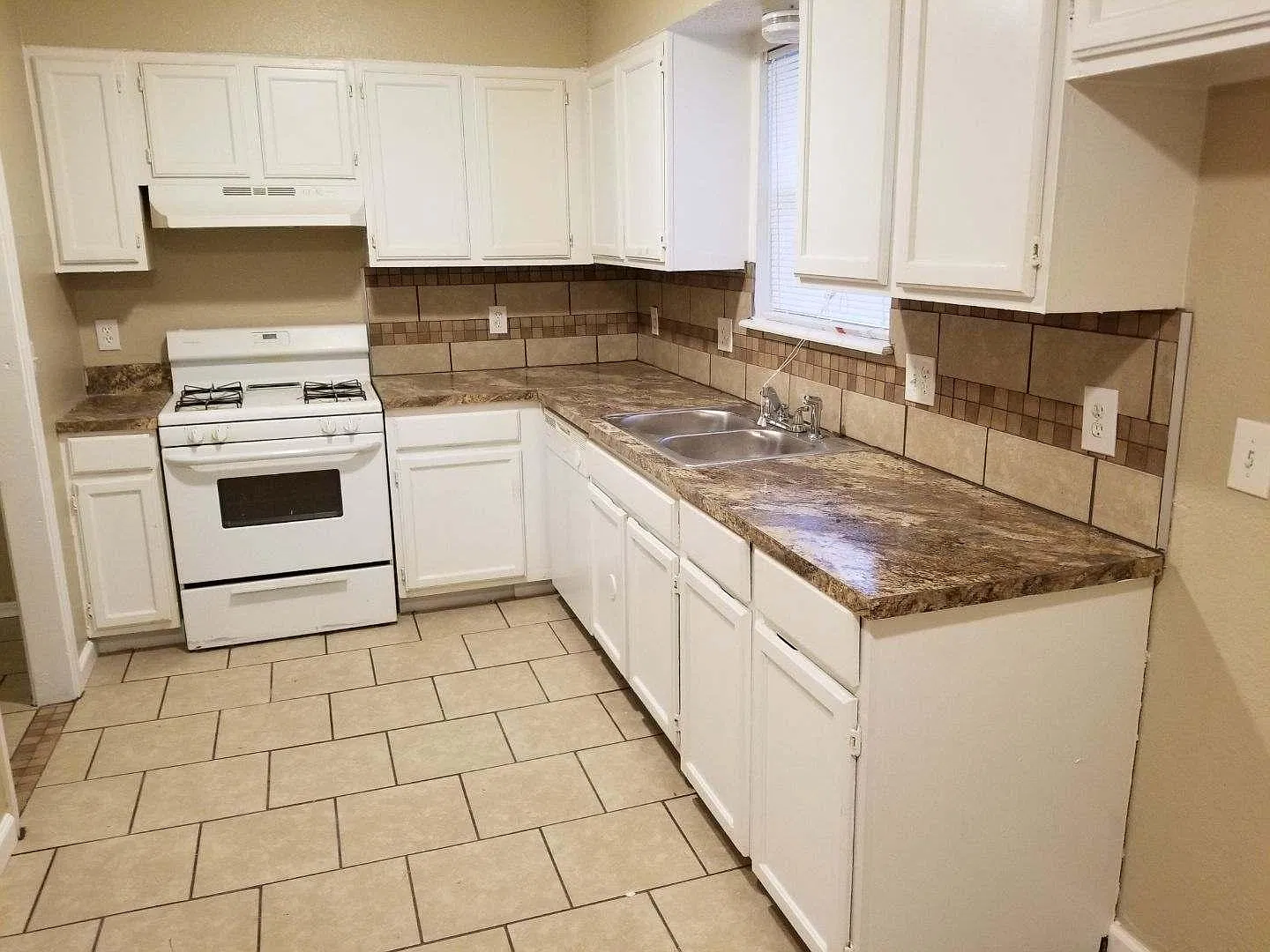 4 bed, 1120 sqft, $1,250 — Photo 2