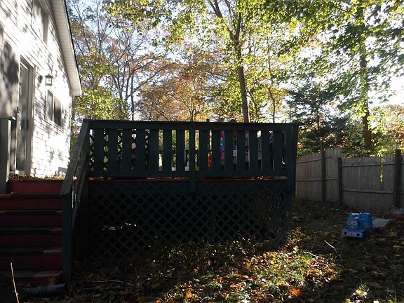 4th image of 356 Locust Dr