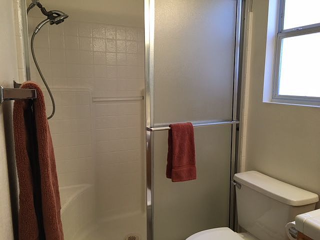 2nd image of 576 Duchess Ln