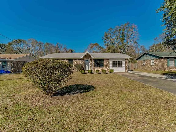 3rd image of 3060 Woodbury Cir