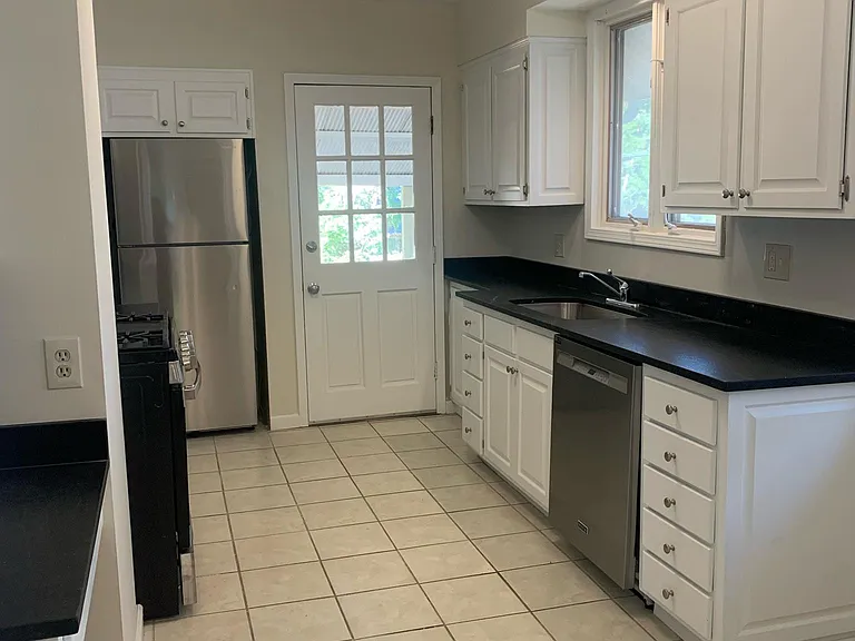 4820 Liberty St — Photo 10