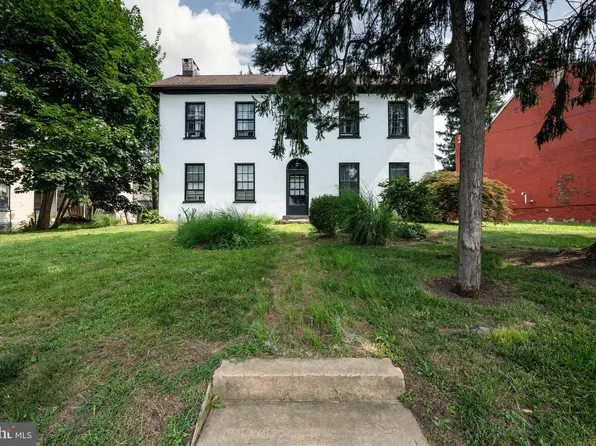 159 N Centre Ave, Leesport, PA 19533