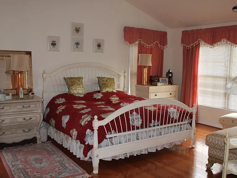 10006 Manor Pl — Photo 9