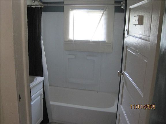 4th image of 723 Elmira Ave