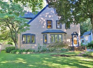 68 Oakdale Dr, Rochester, NY 14618