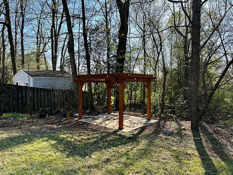 141 Victoria Dr — Photo 30