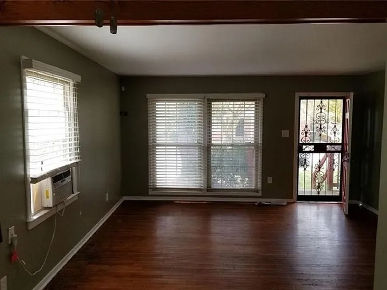 7108 Chryslon Ln — Photo 2